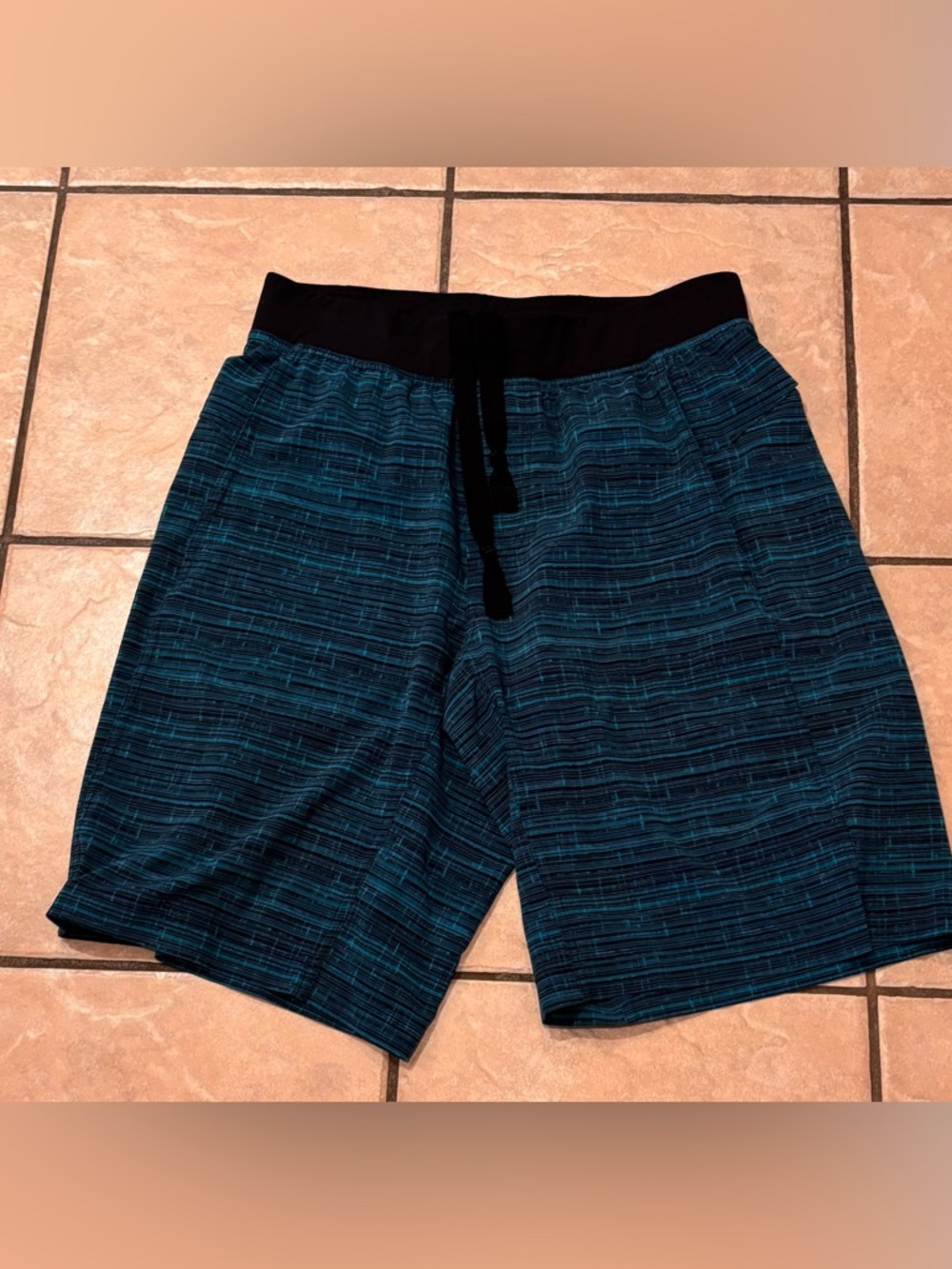 Lululemon Athletica Drawstring Shorts in Teal‎ and Black